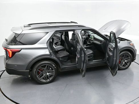 Used 2025 Ford Explorer ST-Line w/ Premium Package image 42