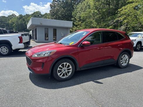 Used 2020 Ford Escape SE FWD image 2