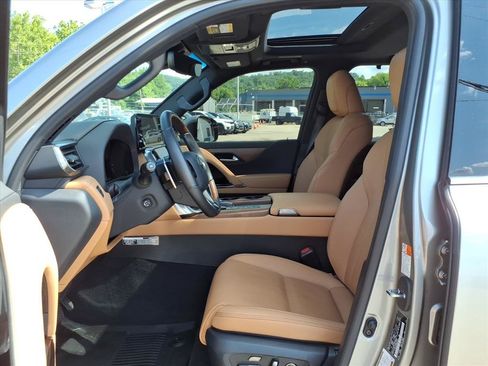 Used 2024 Lexus LX 600 4WD w/ Luxury Package image 11