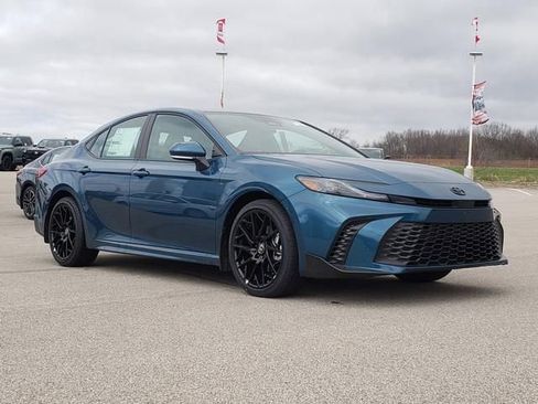 New 2026 Toyota Camry SE FWD image 3