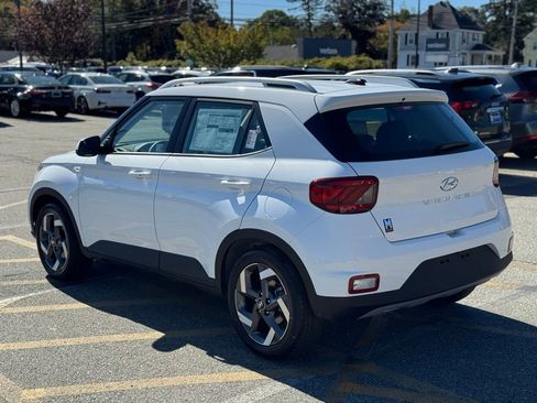 New 2026 Hyundai Venue SEL image 3