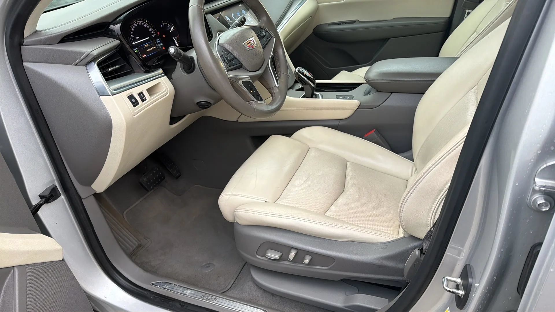 Used 2017 Cadillac XT5 Premium Luxury FWD image 22