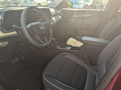 Used 2025 Chevrolet TrailBlazer LT AWD/4WD image 38