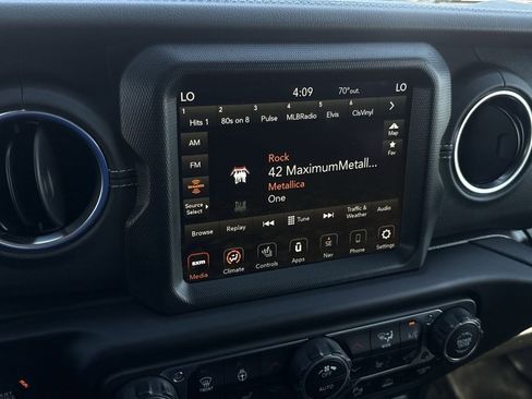Used 2022 Jeep Wrangler Unlimited Sahara w/ Cold Weather Group AWD/4WD image 18