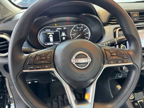 Used 2025 Nissan Versa SV FWD image 28