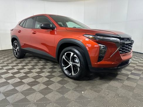 Used 2024 Chevrolet Trax RS w/ Driver Confidence Package image 2