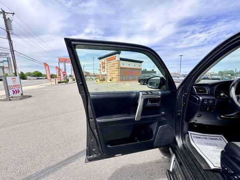 Used 2015 Toyota 4Runner SR5 Premium AWD/4WD image 18
