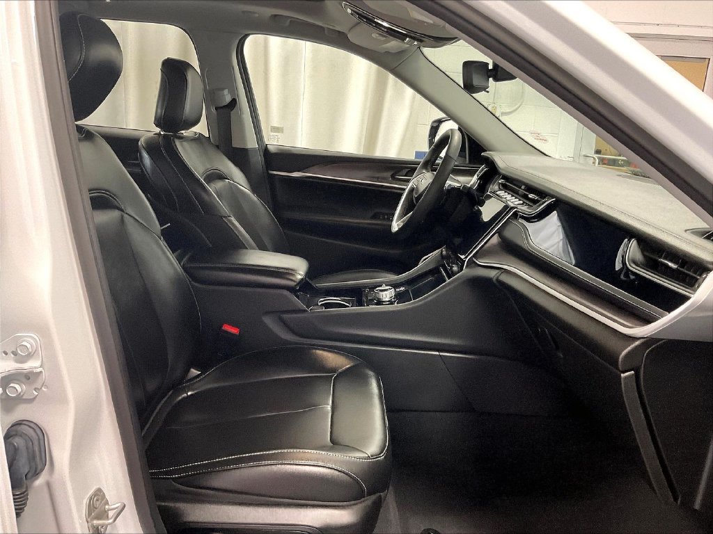 Used 2023 Jeep Grand Cherokee 4WD 4xe image 11