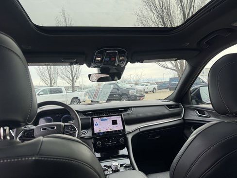 Certified 2023 Jeep Grand Cherokee Overland image 31