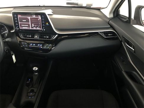 Used 2020 Toyota C-HR LE image 31