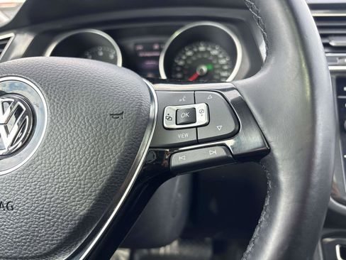 Used 2019 Volkswagen Tiguan SE w/ Panoramic Sunroof Package image 19