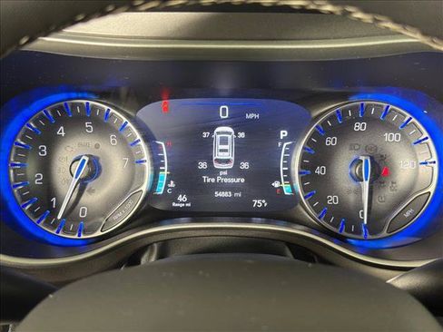 Used 2024 Chrysler Pacifica Touring-L FWD image 25