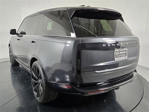 Used 2025 Land Rover Range Rover Long Wheelbase SE image 4