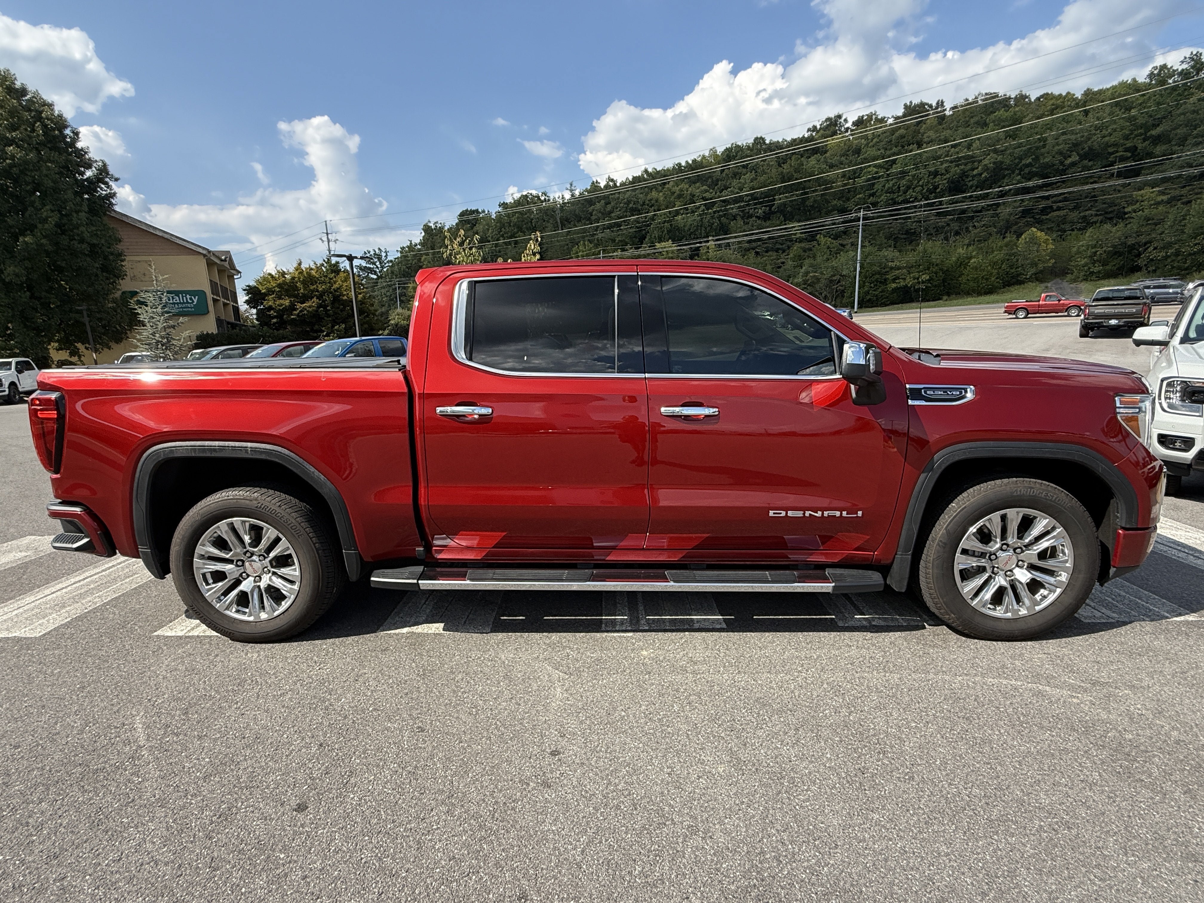 Used 2021 GMC Sierra 1500 Denali w/ Driver Alert Package II AWD/4WD image 4