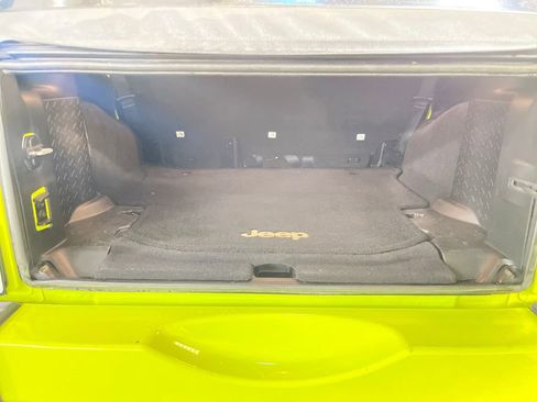 Used 2017 Jeep Wrangler Unlimited Sahara AWD/4WD image 28