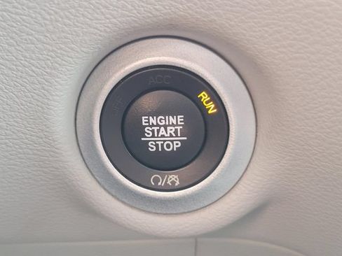 Used 2020 Chrysler Pacifica Touring-L FWD image 24