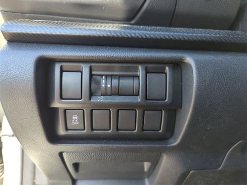 Used 2019 Subaru Crosstrek 2.0i w/ Eyesight System image 29