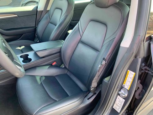 Used 2023 Tesla Model 3 Standard Range image 2