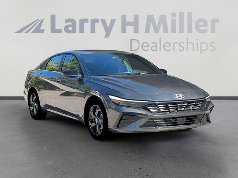 New 2026 Hyundai Elantra SEL Sport FWD image 11