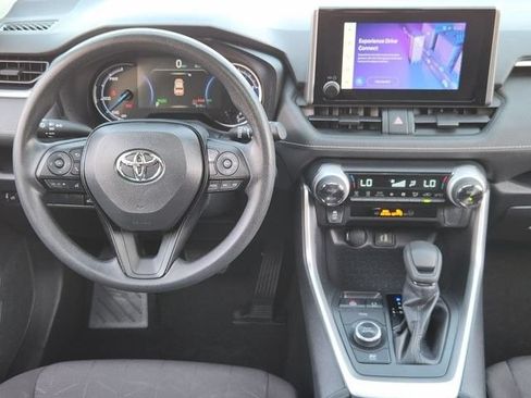 Used 2025 Toyota RAV4 XLE AWD/4WD image 28