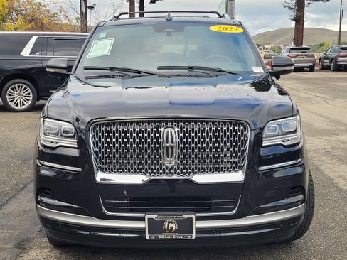 Used 2023 Lincoln Navigator Reserve image 2