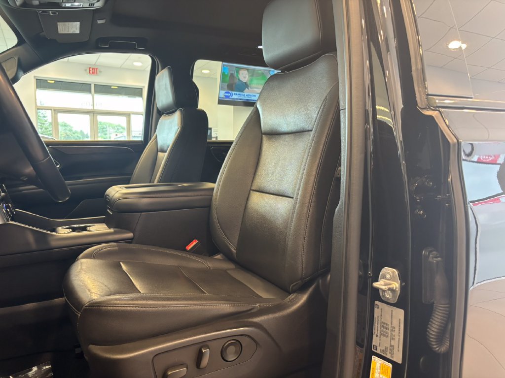 Used 2022 Chevrolet Tahoe Z71 w/ Luxury Package AWD/4WD image 12