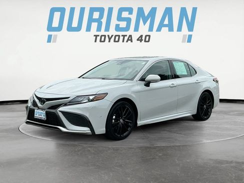 Used 2023 Toyota Camry XSE FWD image 3