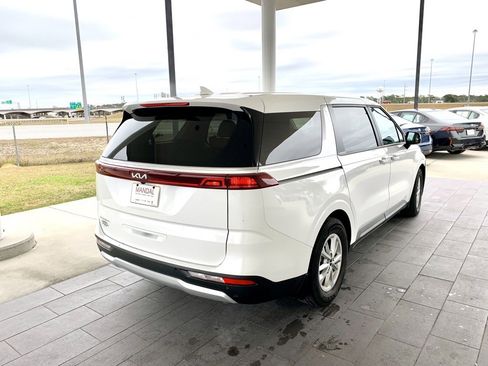 Used 2024 Kia Carnival LX image 5