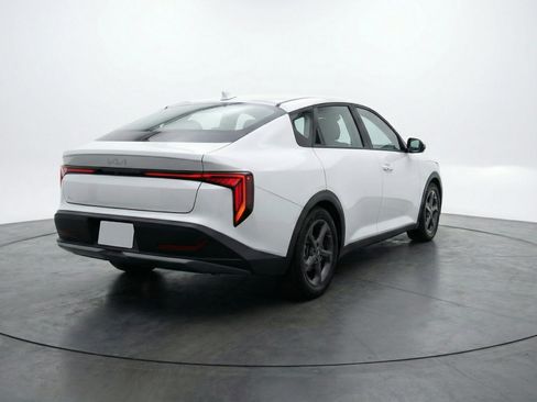 Used 2025 Kia K4 FWD image 7