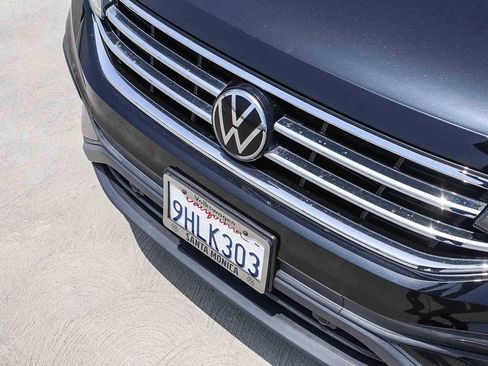 Certified 2023 Volkswagen Tiguan SE FWD image 8