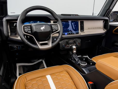 Used 2025 Ford Bronco Outer Banks AWD/4WD image 40