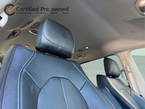 Used 2022 Chrysler Pacifica Touring-L FWD image 19