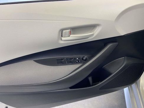 Used 2025 Toyota Corolla LE w/ Convenience Package image 17