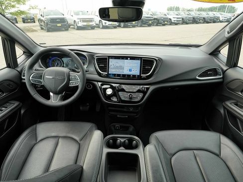 Used 2026 Chrysler Pacifica Select FWD image 27