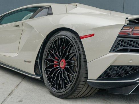 Used 2017 Lamborghini Aventador S image 23