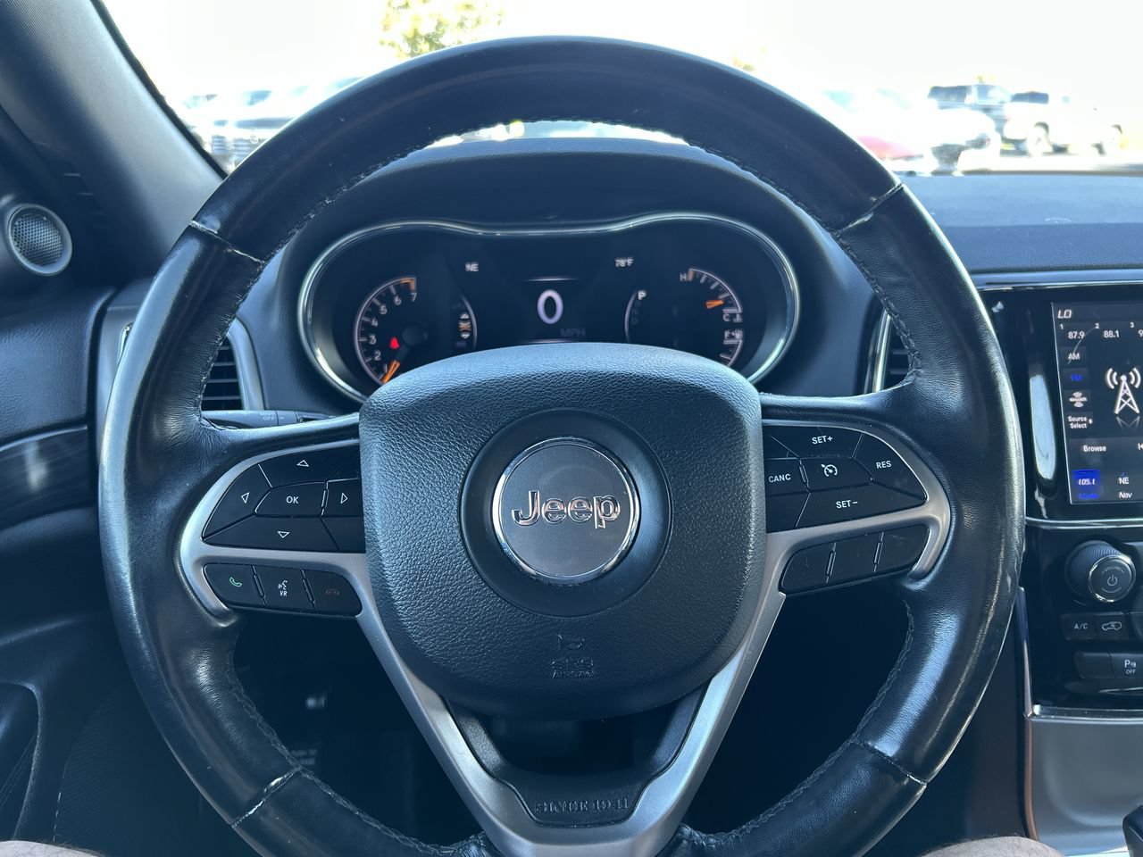 Used 2020 Jeep Grand Cherokee Laredo w/ Security & Convenience Group AWD/4WD image 26