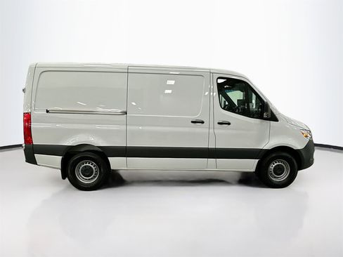 Used 2025 Mercedes-Benz Sprinter 2500 image 9