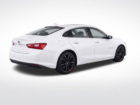 Used 2018 Chevrolet Malibu LT w/ Redline Edition FWD image 3