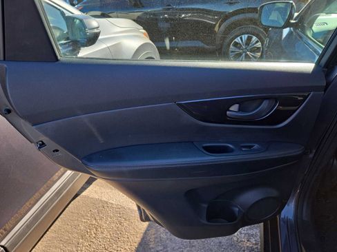 Used 2020 Nissan Rogue S image 12