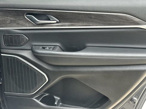 Used 2022 Jeep Grand Cherokee L Limited RWD image 16