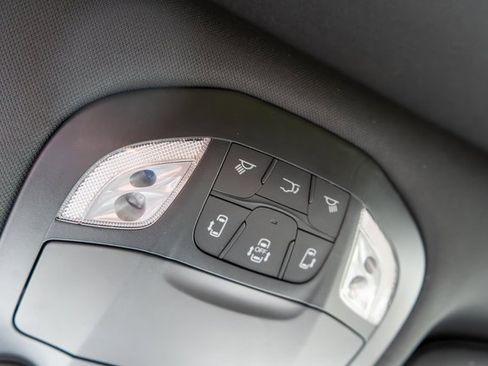 New 2026 Chrysler Pacifica Limited w/ Uconnect Theater Family Group image 26