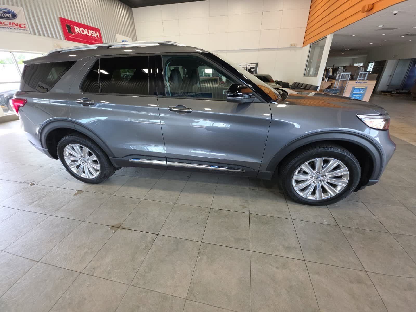 Used 2024 Ford Explorer Limited w/ Equipment Group 301A AWD/4WD image 5