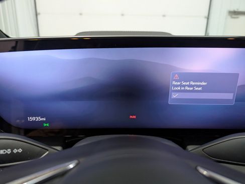 Used 2025 Buick Enclave Preferred image 17