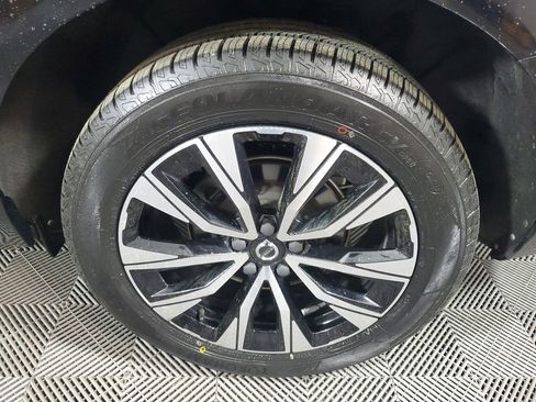 Certified 2024 Volvo XC60 B5 Plus w/ Protection Package Premier image 13