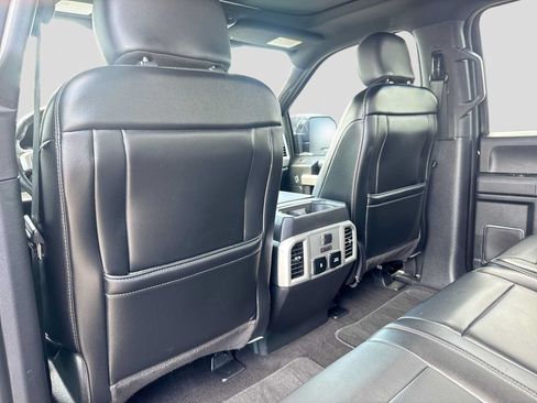 Used 2019 Ford F150 Lariat w/ Equipment Group 502A Luxury AWD/4WD image 17