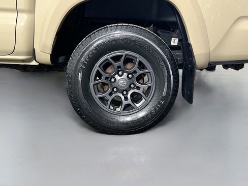 Used 2017 Toyota Tacoma 4x4 Double Cab image 28