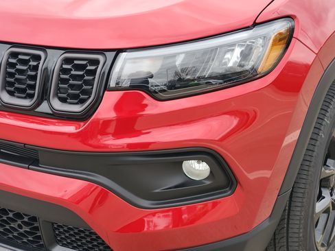 New 2026 Jeep Compass Latitude image 6