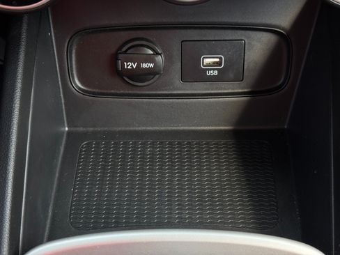 Used 2020 Hyundai Venue SE FWD image 25