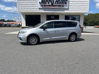 Used 2024 Chrysler Pacifica Touring-L FWD video 1