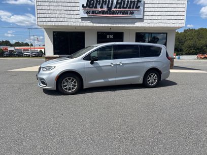 Used 2024 Chrysler Pacifica Touring-L